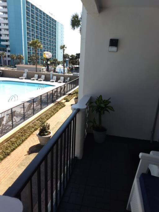 Pool Front & Across From Beach Миртъл Бийч Екстериор снимка
